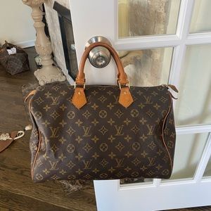 Beautiful vintage Louis Vuitton Speedy 35